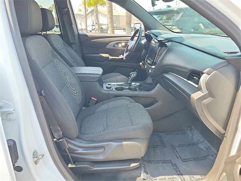 Used 2022 Chevrolet Traverse LT image 18