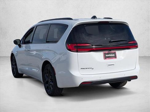 New 2026 Chrysler Pacifica Select image 9