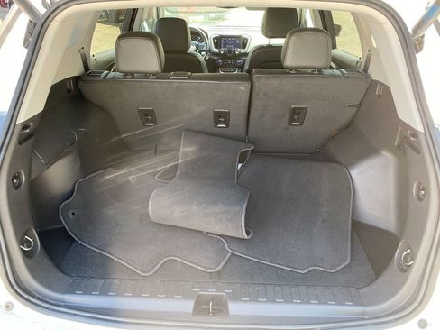 Used 2024 GMC Terrain SLT image 25