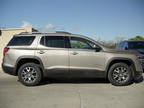 Used 2023 GMC Acadia SLT image 7