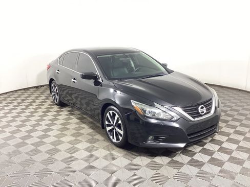 Used 2016 Nissan Altima 2.5 SR w/ LED Appearance Package image 1