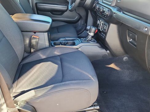 Used 2023 Jeep Gladiator Willys image 13