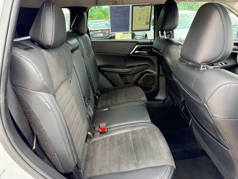 Used 2023 Mitsubishi Outlander SE FWD image 16