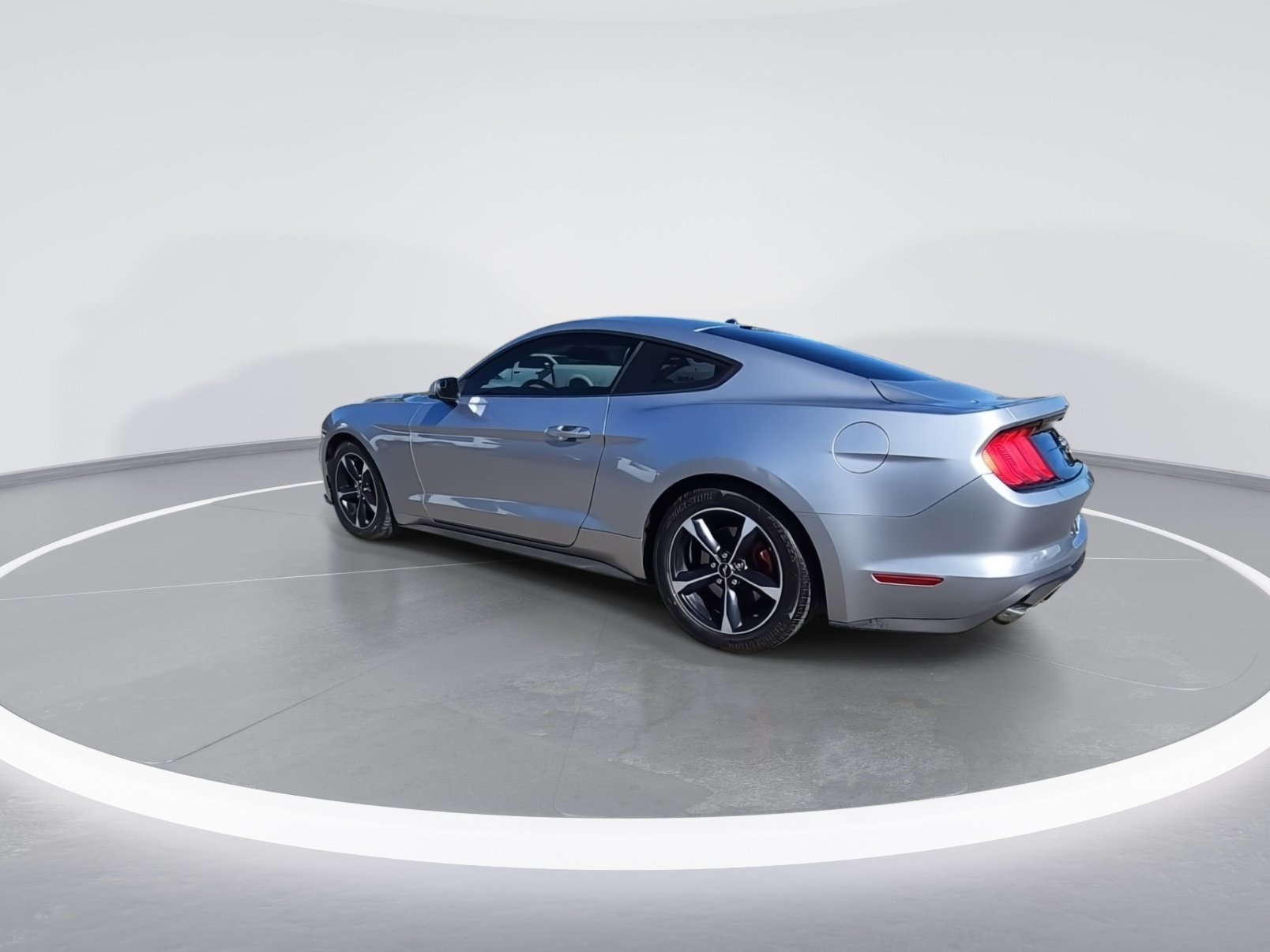 Used 2020 Ford Mustang Coupe RWD image 2