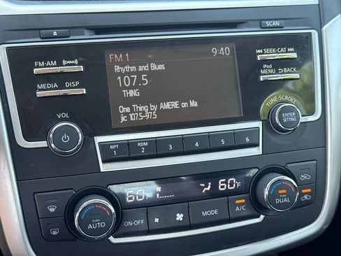 Used 2017 Nissan Altima 2.5 SV FWD image 29