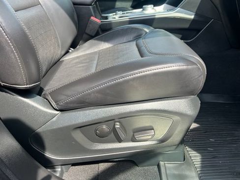 Used 2024 Ford Explorer Platinum w/ Technology Package AWD/4WD image 12