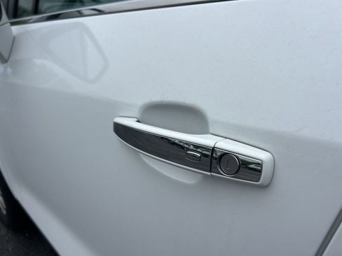 Used 2019 Buick Encore Sport Touring AWD/4WD image 9