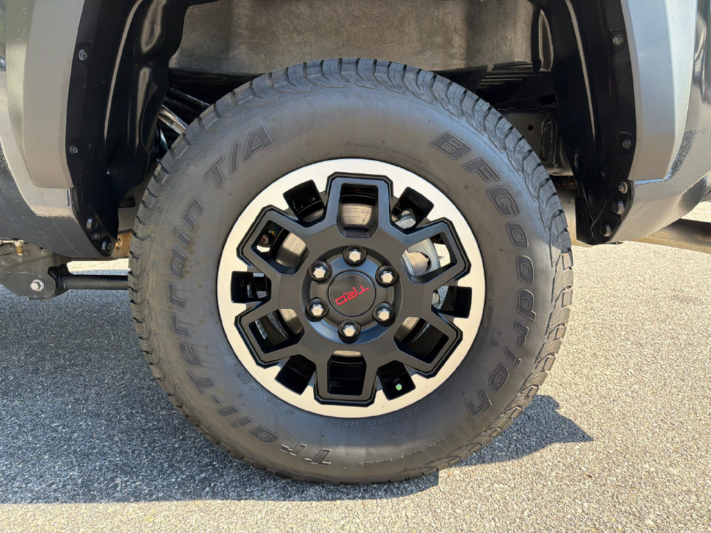 Used 2025 Toyota Tacoma TRD Off-Road AWD/4WD image 19