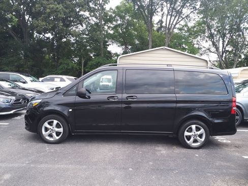 Used 2023 Mercedes-Benz Metris Passenger image 4