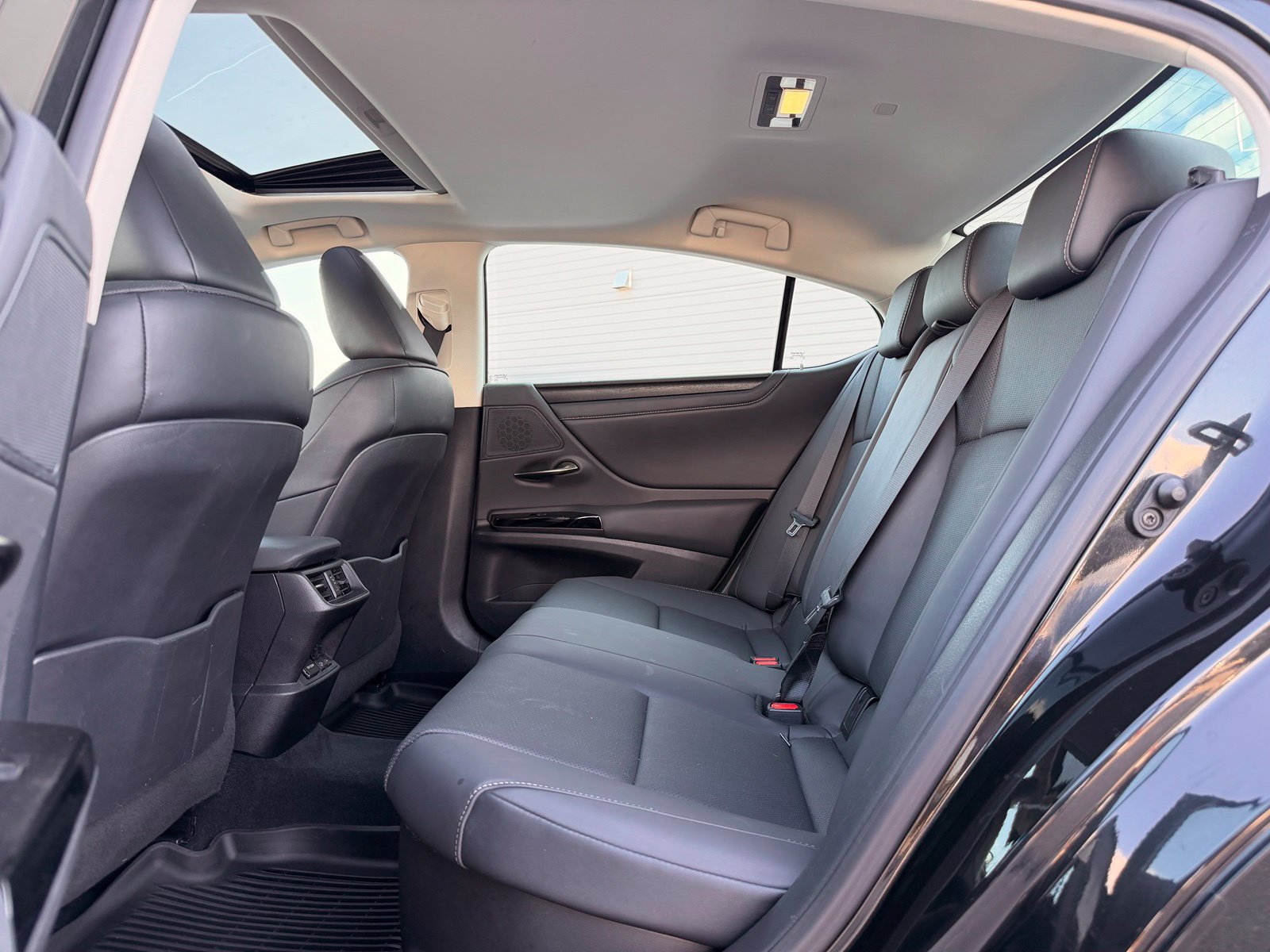 Used 2022 Lexus ES 300h w/ Premium Package FWD image 24