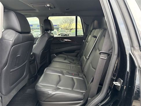Used 2018 Cadillac Escalade Luxury image 13