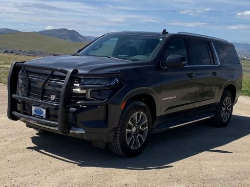 Used 2022 Chevrolet Suburban LT w/ LT Signature Package AWD/4WD image 4