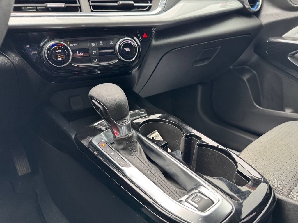 Used 2024 Chevrolet Trax LT FWD image 19