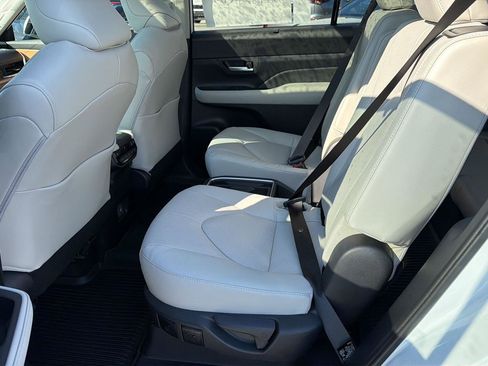 New 2026 Toyota Grand Highlander FWD image 11