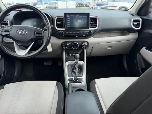 Certified 2023 Hyundai Venue SEL FWD image 9