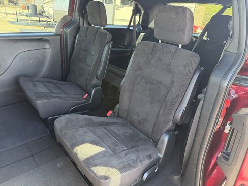 Used 2018 Dodge Grand Caravan SE image 7