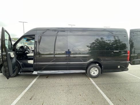 Used 2024 Mercedes-Benz Sprinter 3500 image 13