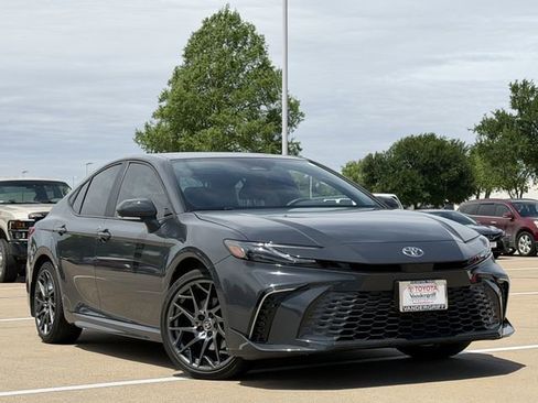 Used 2025 Toyota Camry XSE FWD image 2