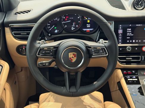 Used 2025 Porsche Macan image 15