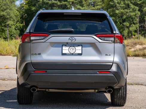 Used 2020 Toyota RAV4 XLE Premium FWD image 7