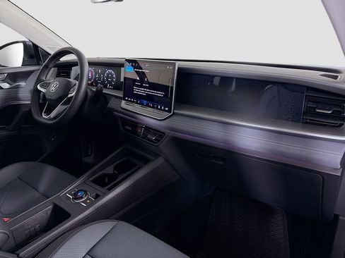 New 2026 Volkswagen Tiguan SE image 29