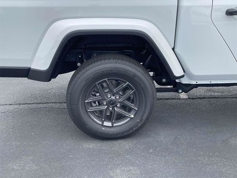 New 2025 Jeep Gladiator Sport image 36