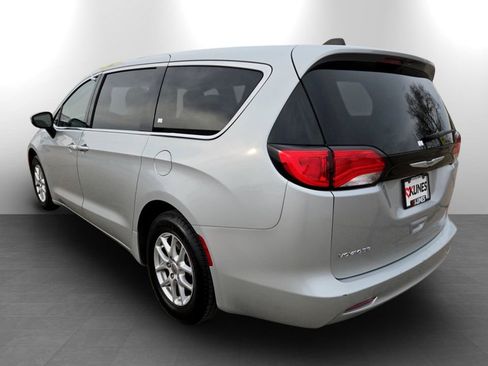 Used 2023 Chrysler Voyager LX image 9
