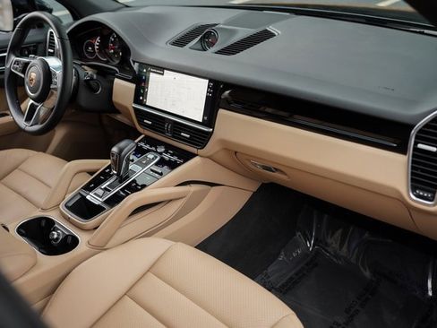 Used 2022 Porsche Cayenne image 21