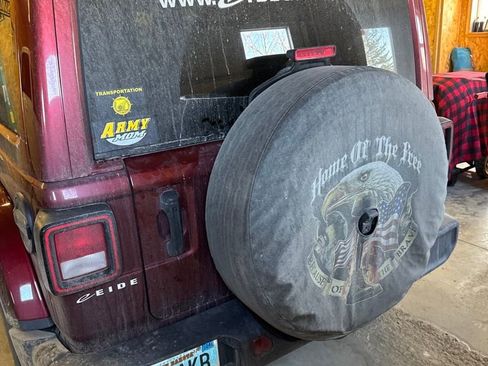 Used 2021 Jeep Wrangler Unlimited Sahara image 4