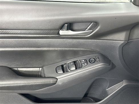 Used 2024 Nissan Altima 2.5 SV image 18