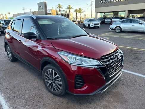 Used 2024 Nissan Kicks SV FWD image 2