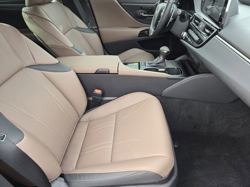 New 2025 Lexus ES 350 Ultra Luxury image 10