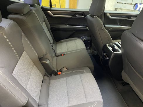 Used 2025 GMC Acadia Elevation image 28