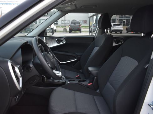 Used 2024 Kia Soul LX w/ Option Group 015 FWD image 14