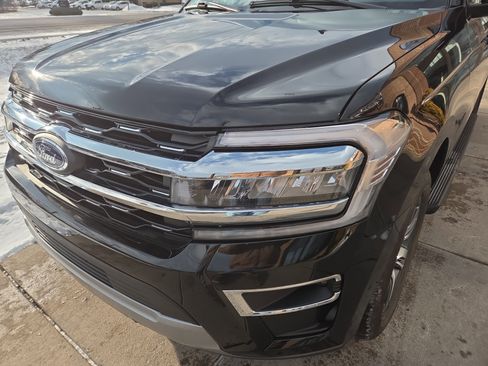 Used 2024 Ford Expedition Limited image 10