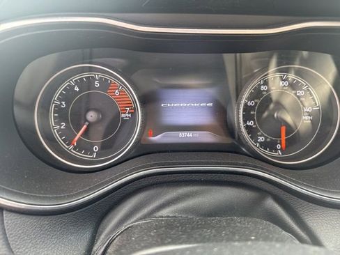 Used 2019 Jeep Cherokee Limited image 5