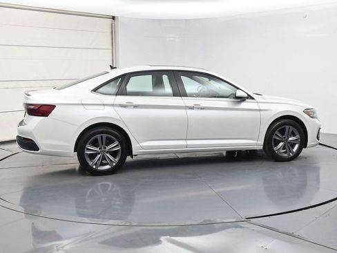 Used 2023 Volkswagen Jetta SE w/ Panoramic Sunroof Package FWD image 26