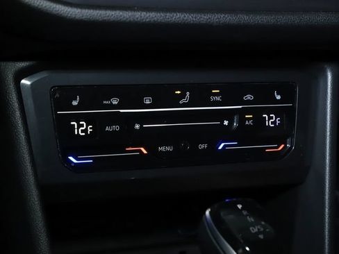 Used 2023 Volkswagen Tiguan SE w/ Panoramic Sunroof Package FWD image 28