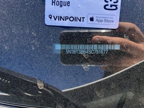 Used 2025 Nissan Rogue SV image 5