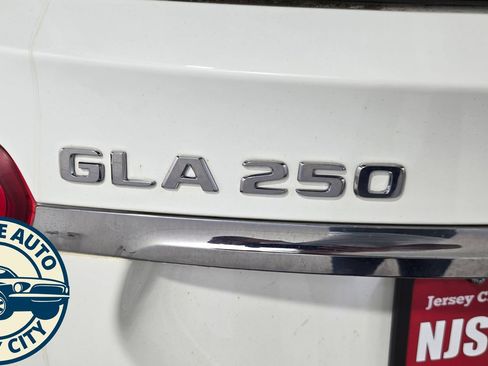 Used 2018 Mercedes-Benz GLA 250 4MATIC image 28