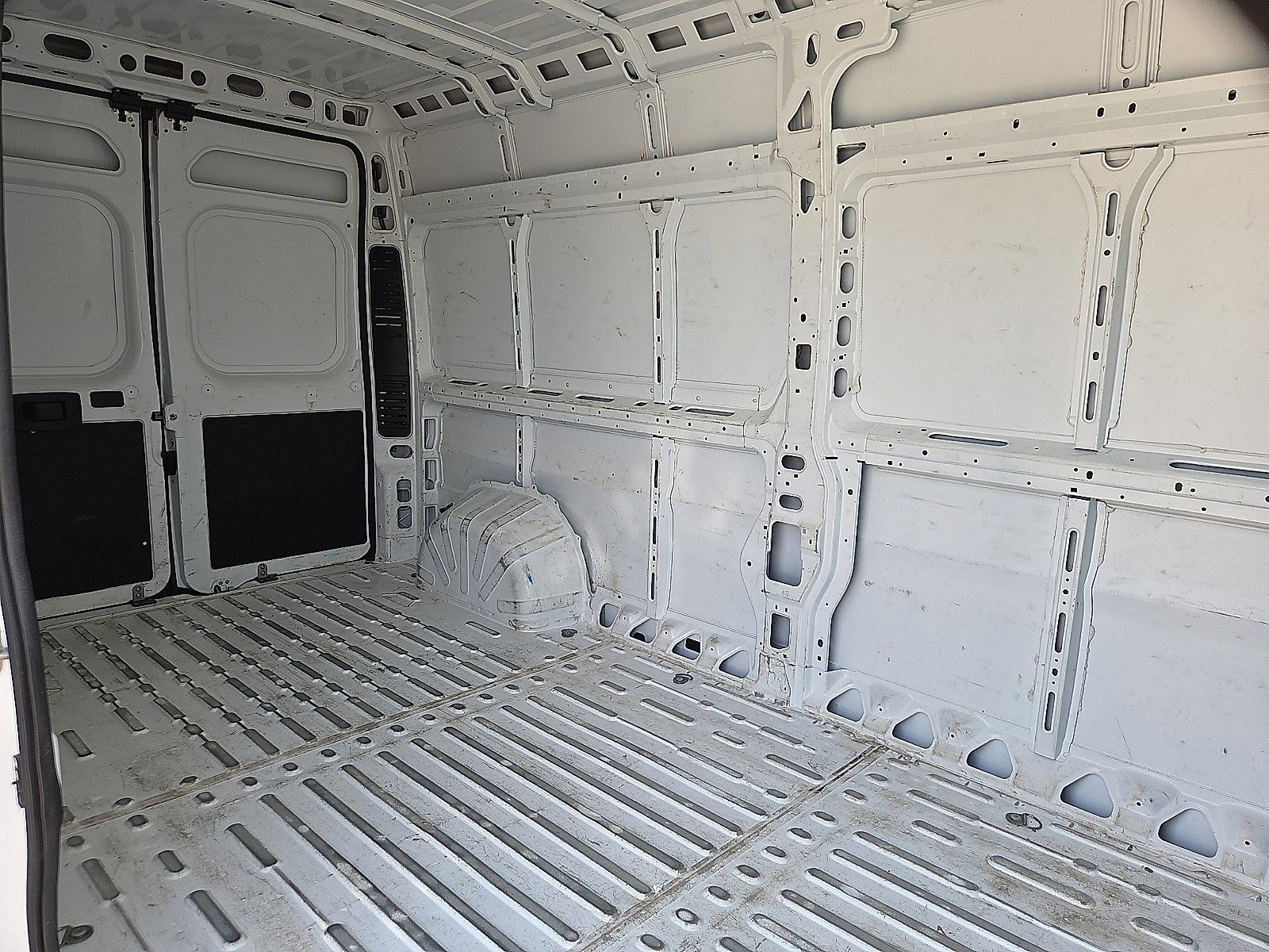 Used 2025 RAM ProMaster 2500 w/ Convenience Group FWD image 9