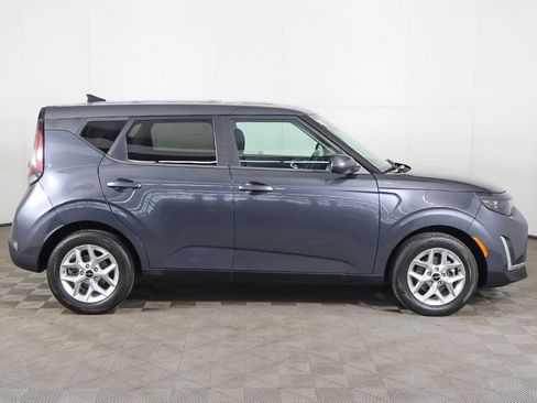 Used 2023 Kia Soul LX w/ LX Technology Package FWD image 17