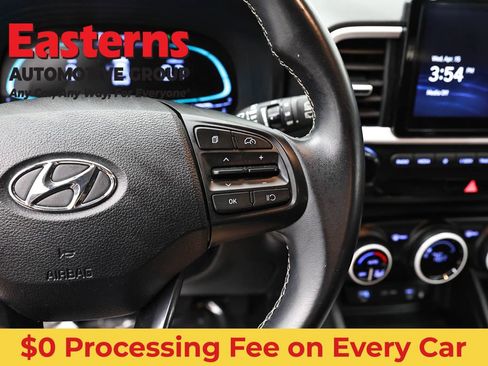 Used 2023 Hyundai Venue Limited FWD image 16