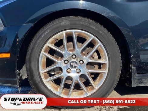Used 2013 Ford Mustang Premium image 9