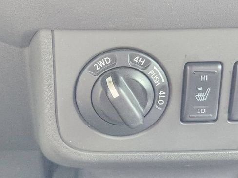 Used 2014 Nissan Xterra PRO-4X w/ Pro-4x Leather Package AWD/4WD image 19