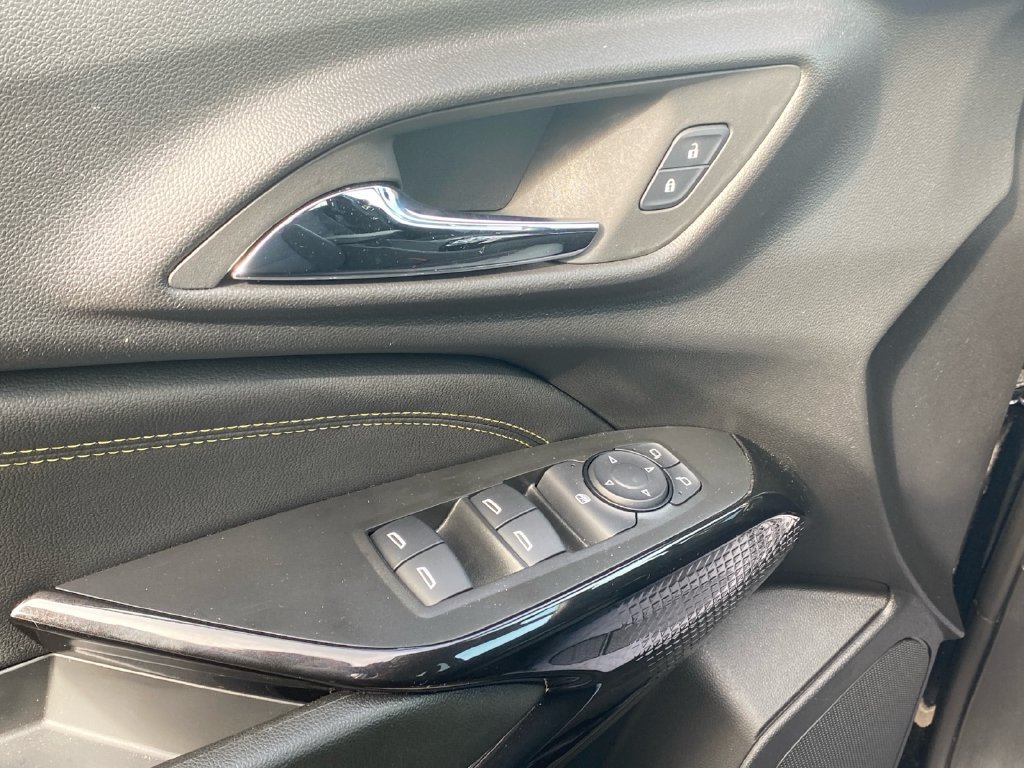 Used 2024 Chevrolet Trax LT w/ Sunroof Package FWD image 21
