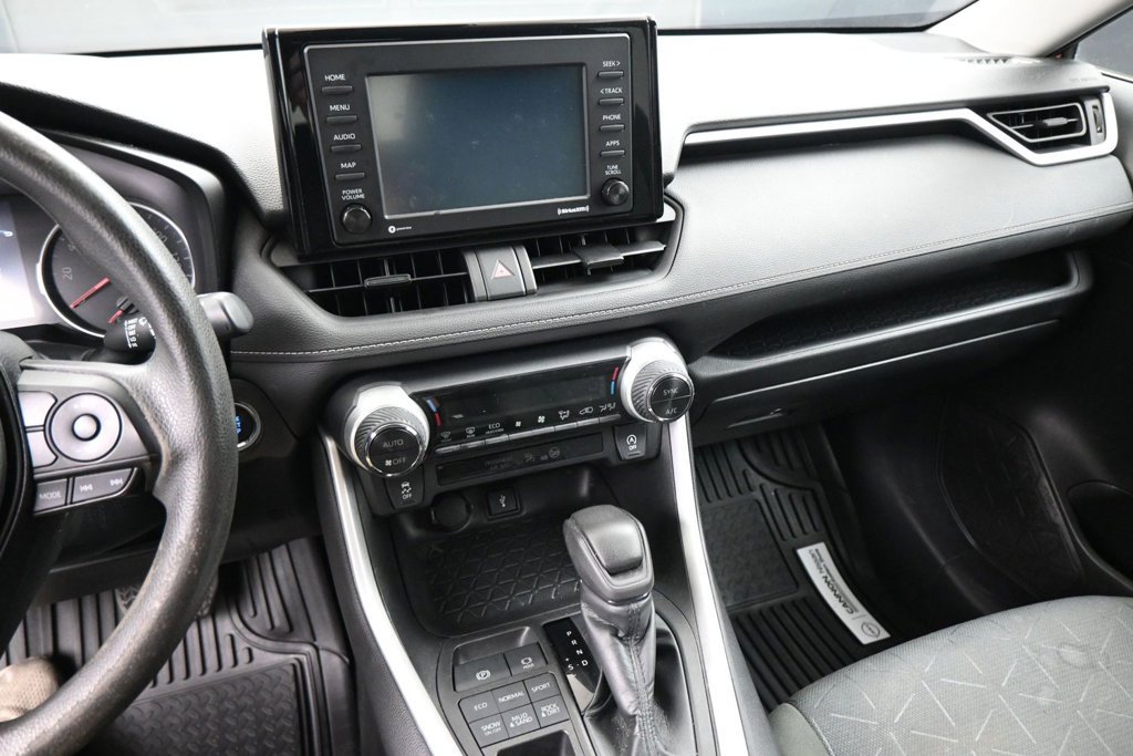 Used 2022 Toyota RAV4 XLE AWD/4WD image 12