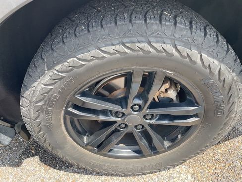 Certified 2020 Ford Explorer XLT RWD image 10