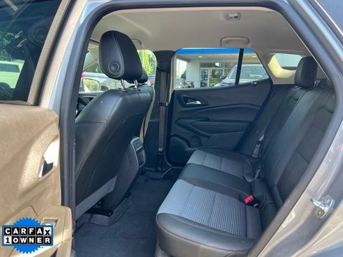 Used 2025 Chevrolet Trax LT w/ LT Convenience Package FWD image 12