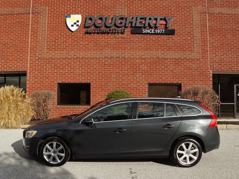 Used 2016 Volvo V60 T5 Premier w/ Convenience Package image 5